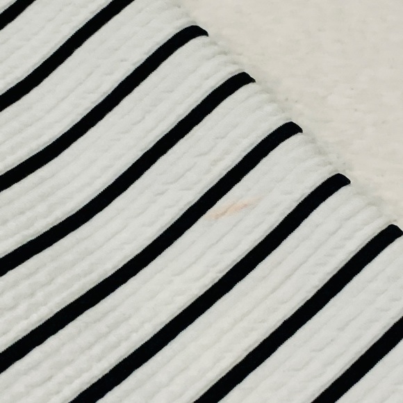 NWT Black and White Striped Dynamite Crop Top - Picture 6 of 7